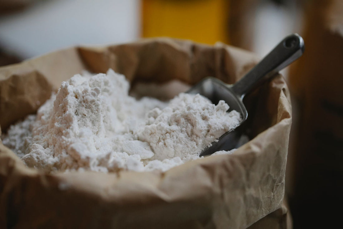 Farine de marante : l’ingrédient naturel qui absorbe sans irriter