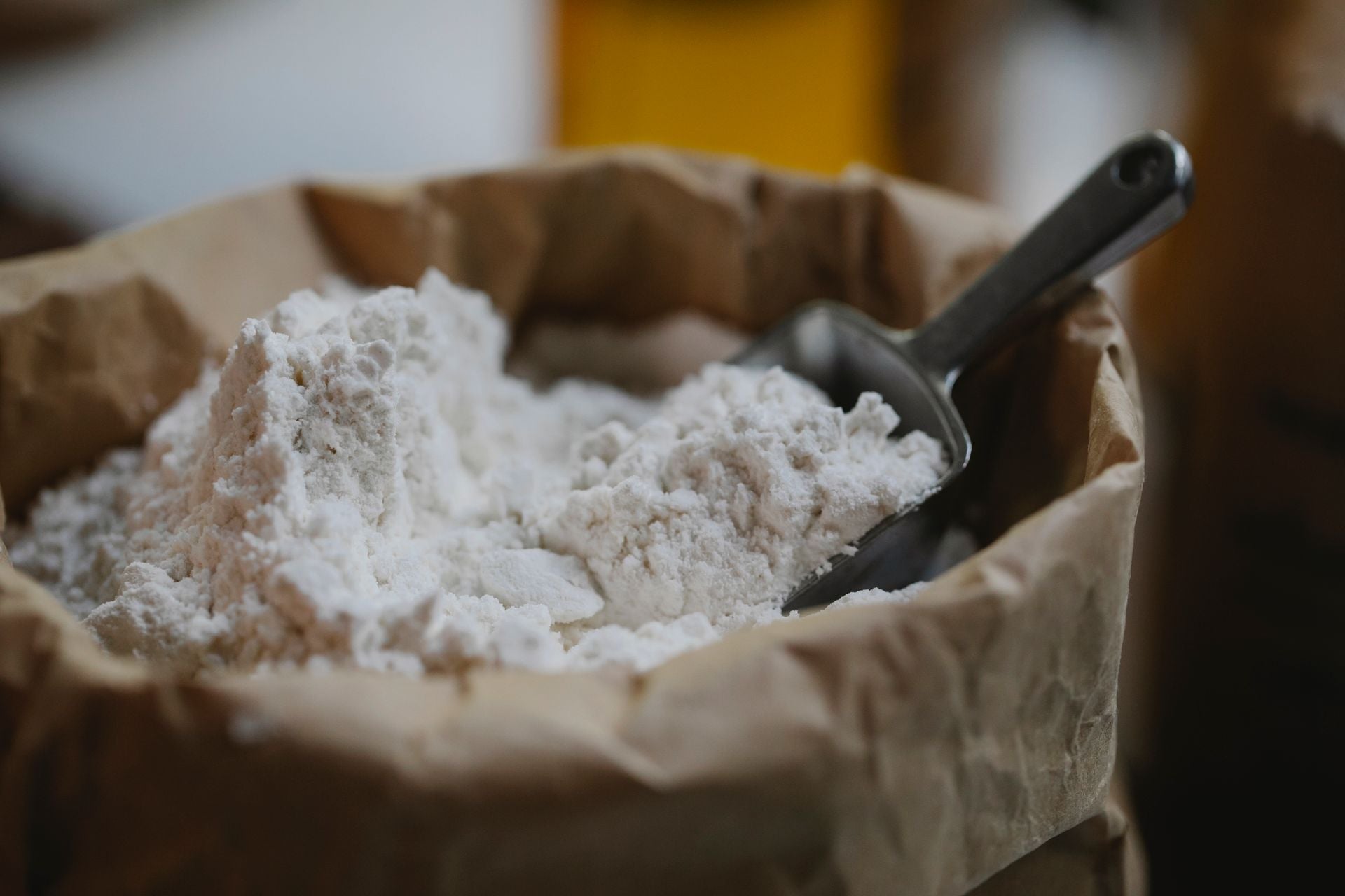 Farine de marante : l’ingrédient naturel qui absorbe sans irriter
