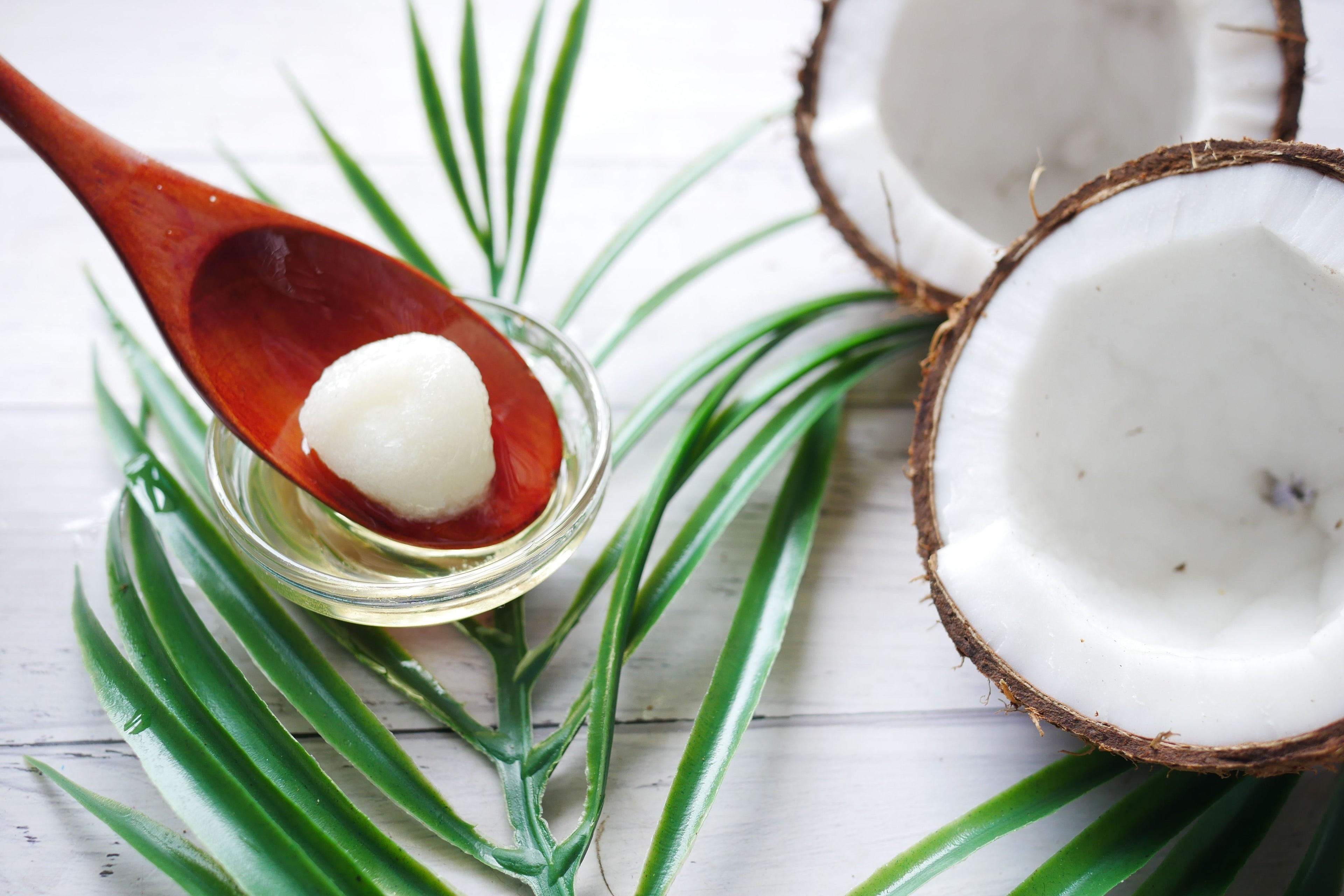 L’huile de coco : un allié naturel puissant pour les soins artisanaux pour homme