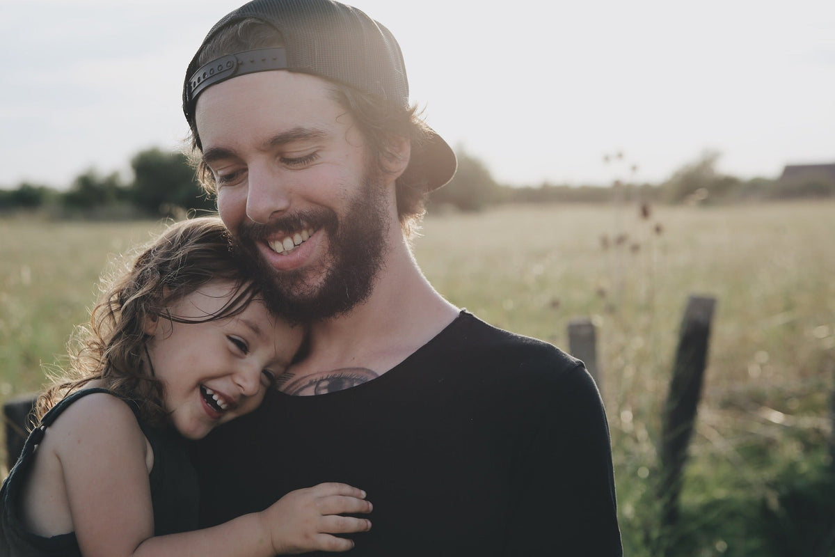 De broussaille à fierté : 5 gestes essentiels pour une barbe saine au naturel