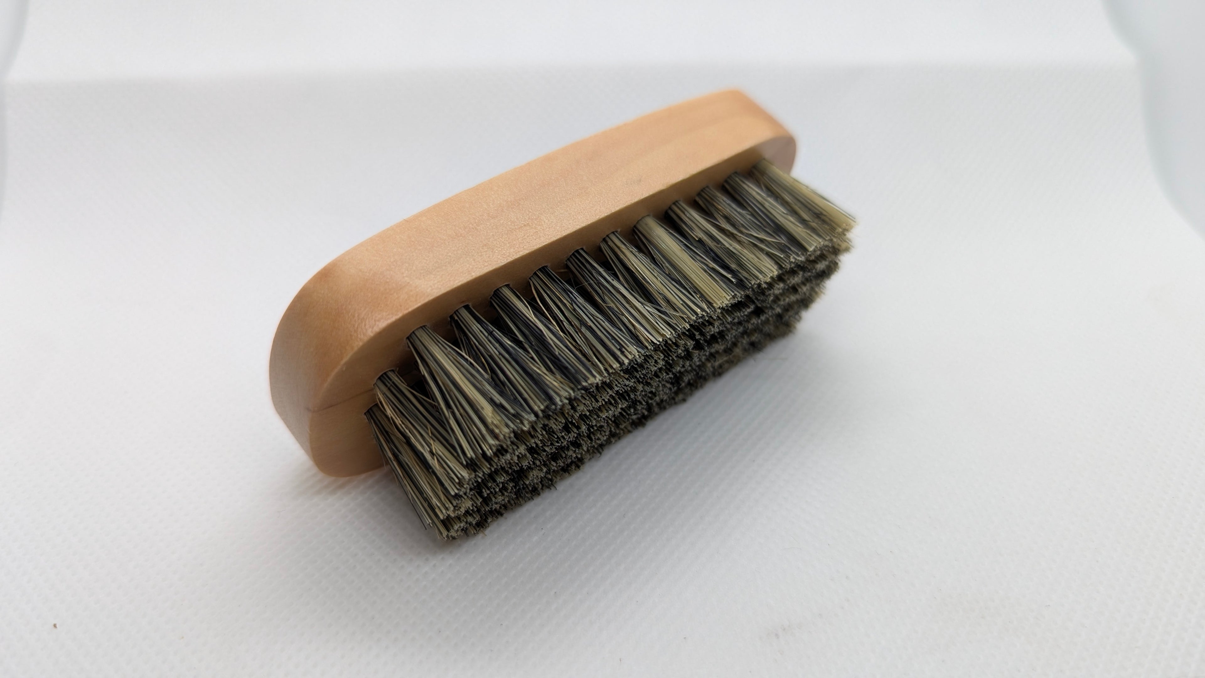 Brosse à Barbe Compacte en Poils de Sanglier & Bois Naturel